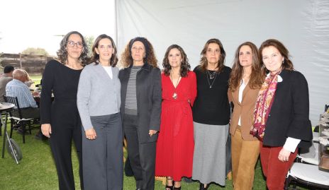  Las hermanas Martínez Abaroa, Cecilia, Pilar, Martha, Claudia, Maribel, Alejandra y Tawi.