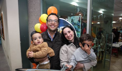  Patricio Campos y Lourdes Lamas con sus hijos Patricio y Eugenio.