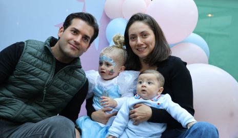  Pablo Zendejas y Nayelli Maya con sus hijos Paula y Pablito.