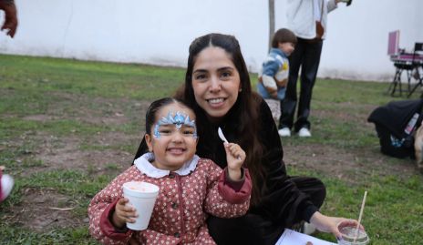  Adry Estrada con su hija Melina Dibildox.