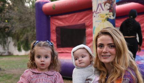  María Lorca con sus hijas Joaquina y Marietta.