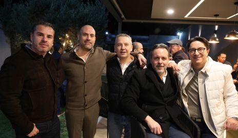  Xavier Castro con sus amigos.