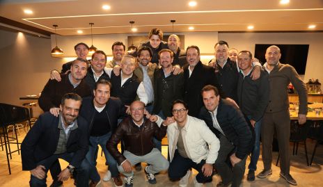  Puy Galán y Xavier Castro festejando su cumpleaños con sus amigos.