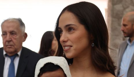  Valeria Navarro con su ahijada Lourdes.