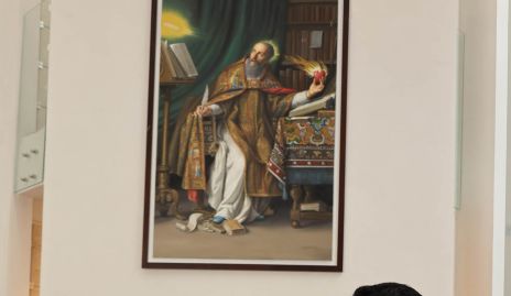  Lourdes con su madrina Valeria Navarro y sus papás Natalia Navarro y José Manuel Lázaro.