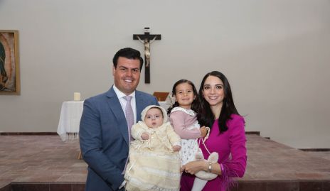  Mauricio Labastida y Sofía Álvarez con sus hijos Mauricio y Ana Victoria.