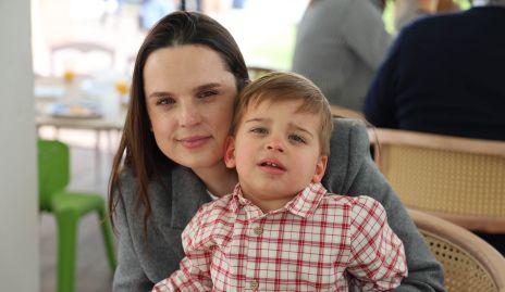  Maite Soberón con su hijo.