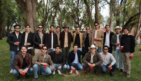  Javier Alcalde Payán con sus amigos.