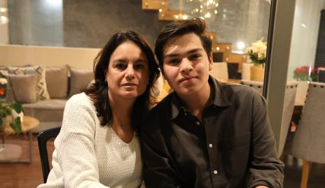  Andrea de la Torre con su hijo José Luis Barrón.