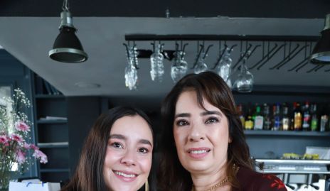  Nuria Ledezma con su suegra Beatriz Canseco.