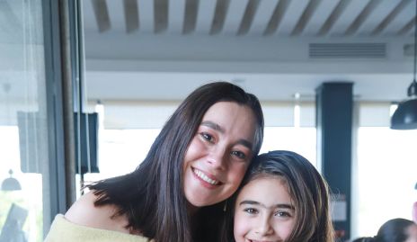  Nuria Ledezma con su sobrina Macarena Auces.