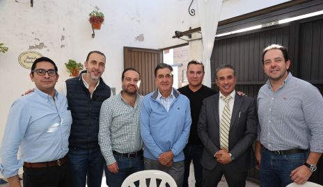  Chato Acebo con sus amigos.