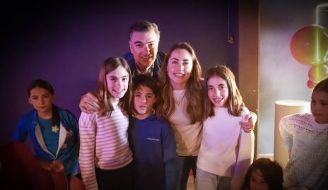  José Antonio Leos y Nardine Chevaile con sus hijos Luciana, José Antonio y Natalia.