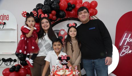  Regina Juárez, Valentina Juárez, Alexa Juárez, Fernando Juárez y Maximiliano Hernández.