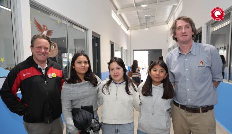  Samuel Clark, Sofía Granados, Cristel Barba, Carol Medina y William.