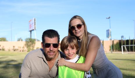  Alejandro Valladares y Miriam Huber con su hijo Ale.