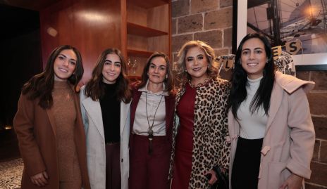  Montse Berrueta, Anyul Zapata, Carmen Zapata , Anyul Martínez y María Berrueta.