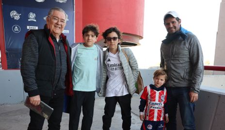  José Tomás, Félix, Franco, Mario y Mario.