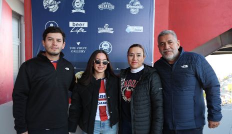  Alejando Flores, Maite Hernández, Julio Flores y Claudia Delgado.