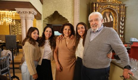  Isa Garford, Yolanda Botello, Yolanda Martínez, Adry Botello y Felipe Botello.