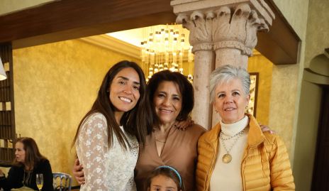  Adry Botello, Yolanda Martínez, Flora Martínez y Lucía Garford Botello.