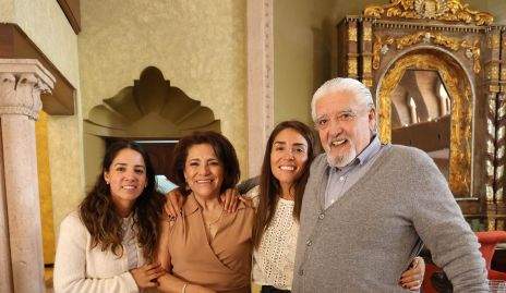  Yolanda Botello, Yolanda Martínez, Adry Botello y Felipe Botello.