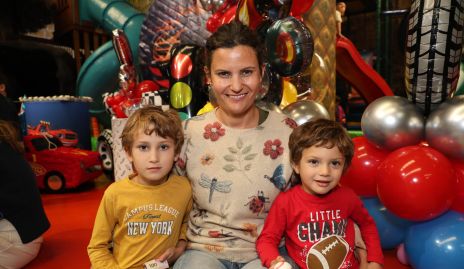  Verónica Morelos con sus hijos Marcelo y Eugenio González.