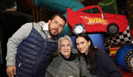  Héctor de la Rosa, María de los Ángeles Mendizábal y Daniela López.