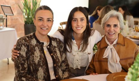  Fernanda Morales con su tía Gonis Borbolla y su abuela Chilín Corripio.
