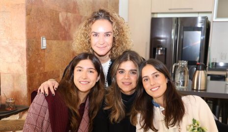  Julia, Julieta, Yezmín y Fer Morales.