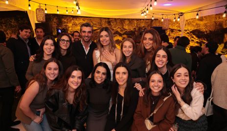  Jerónimo Labastida y María José Macías con sus amigas.