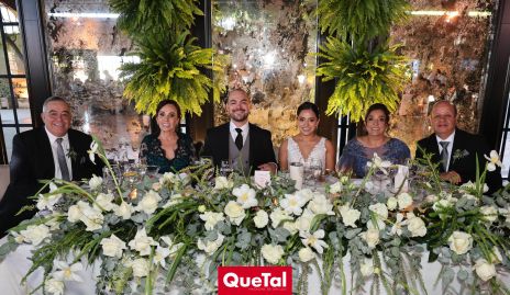  Pedro Pablo Lozano y Tania Loredo con sus papás Alberto Lozano y Susana Rangel, Juan Antonio Loredo e Hilda Carbajal.