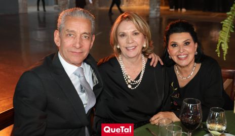 Ricardo Torres, Rosy Mercado y Diana Reyes.
