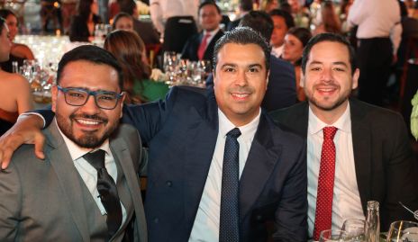  Andrés Martínez, Ernesto Bolaños y Cesario Carbajal.