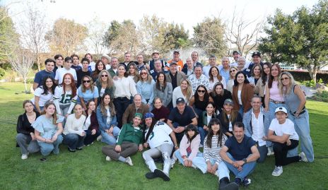  Amigos con sus familias se reunieron para disfrutar del Super Bowl LX.