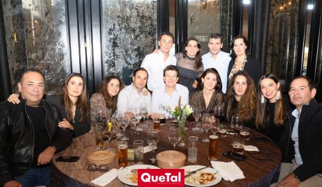  Diego Vivanco celebrando su cumpleaños con sus amigos.