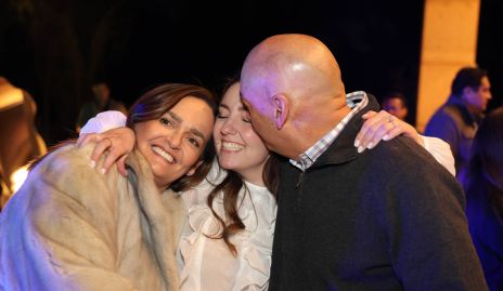  Gabriela Villanueva y Carlos González con su hija Marisol.