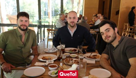  Diego Castillo, Jonathan Báez y Daniel Hernández.