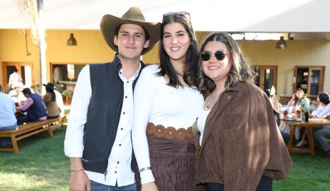  Eugenio Aranda, Natalia Gómez y Vale García.