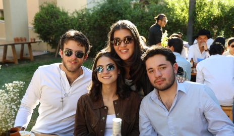  Natalia con sus amigos.