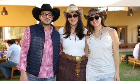  Eduardo, Natalia y Mariana Gómez Sánchez.