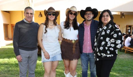  Eduardo Gómez Garza, Mariana, Natalia y Eduardo Gómez y Cyntia Sánchez.