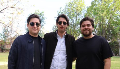  Los hermanos Martell con Diego Acosta.