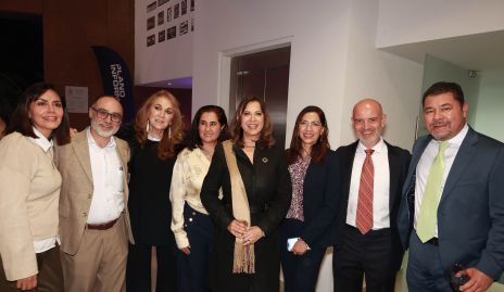  Imelda Elizalde, Presidenta de Canacintra con sus amigos empresarios.