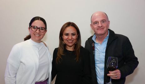  Montse Gil, Lucy Martínez y Luis Manuel Gil.