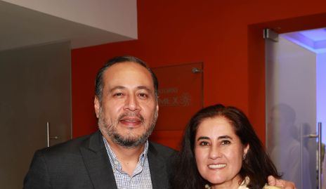  Luis Palafox y Adriana Aldrett.