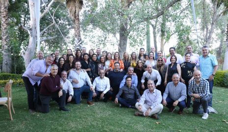  Roberto Silva festejando su cumpleaños con su familia y amigos.