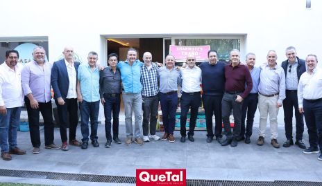  Roberto Silva con sus amigos.