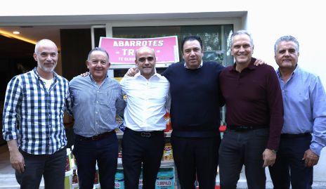  Roberto Silva con sus amigos.