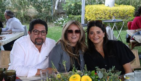  César Ojeda, Mayte de la Torre y Chelito Padrón.